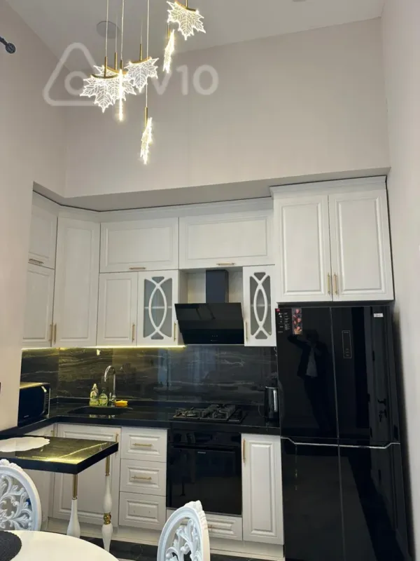 Kirayə verilir 3 otaqlı köhnə tikili 150 m²