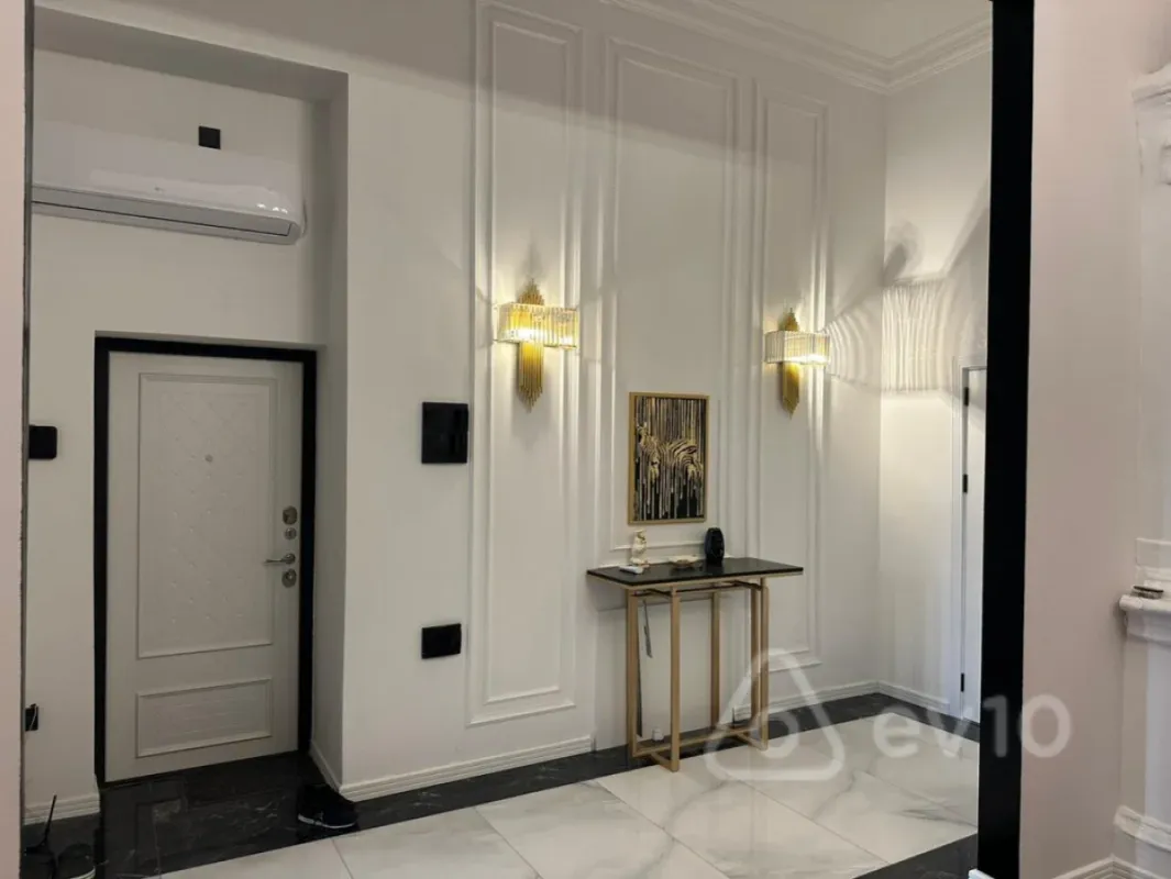 Kirayə verilir 3 otaqlı köhnə tikili 150 m²