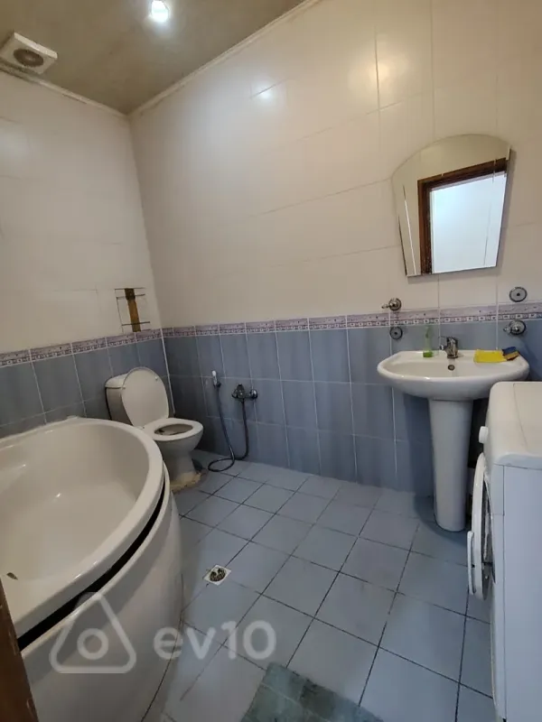 Kirayə verilir 4 otaqlı yeni tikili 210 m²