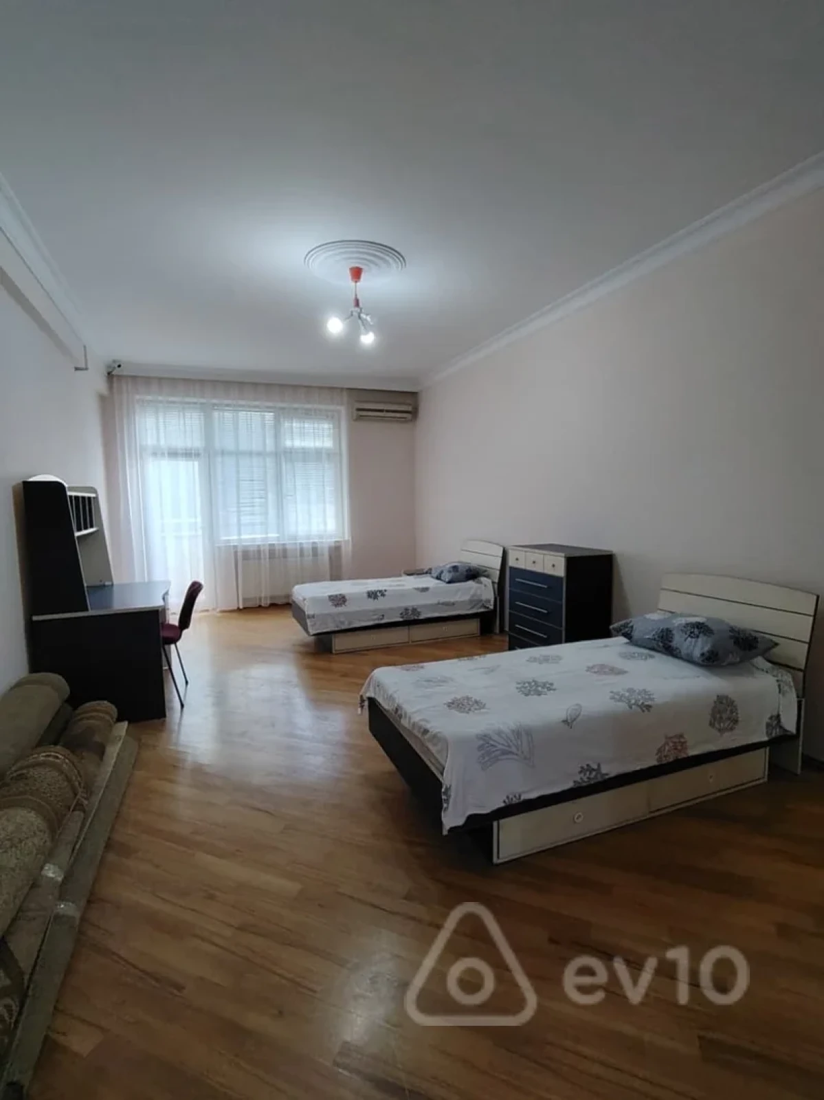 Kirayə verilir 4 otaqlı yeni tikili 210 m²
