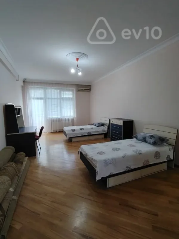 Kirayə verilir 4 otaqlı yeni tikili 210 m²