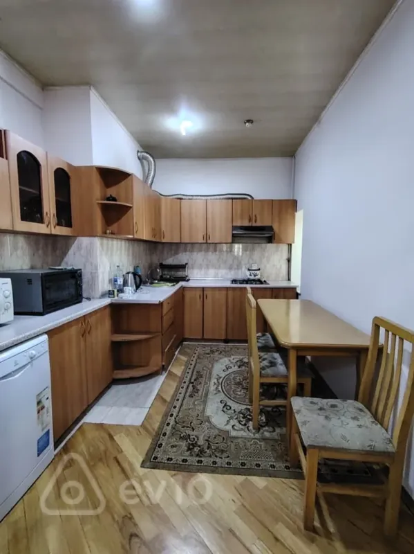 Kirayə verilir 4 otaqlı yeni tikili 210 m²