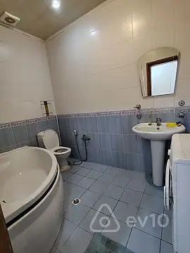 Kirayə verilir 4 otaqlı yeni tikili 210 m²