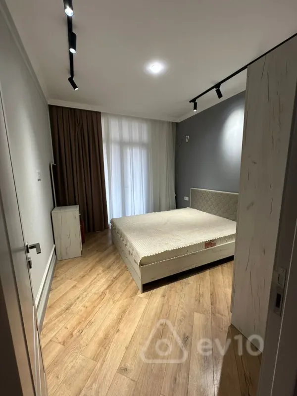 Kirayə verilir 2 otaqlı yeni tikili 68 m²