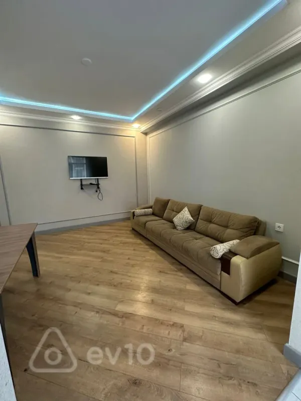 Kirayə verilir 2 otaqlı yeni tikili 68 m²