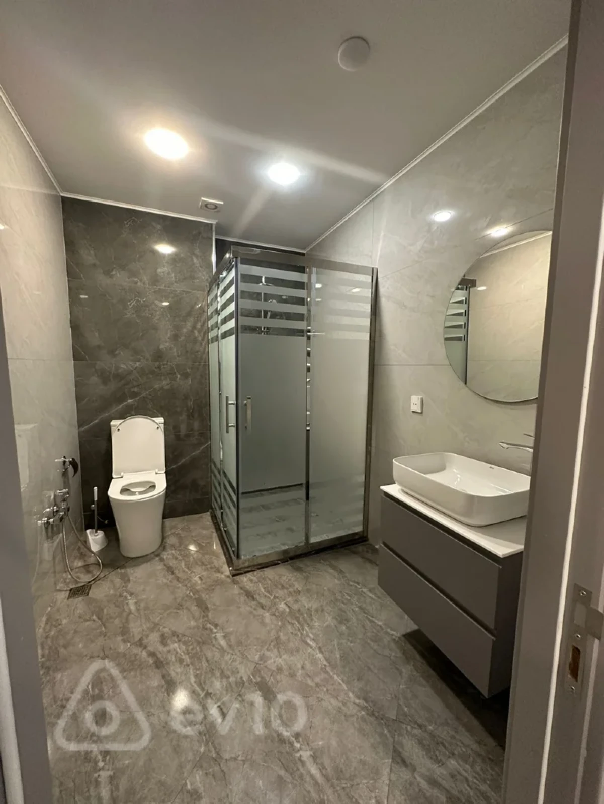 Kirayə verilir 2 otaqlı yeni tikili 68 m²