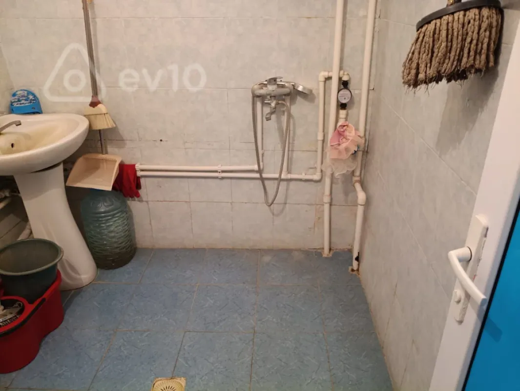 Kirayə verilir 2 otaqlı köhnə tikili 40 m²