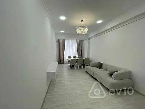 Kirayə verilir 2 otaqlı yeni tikili 70 m²
