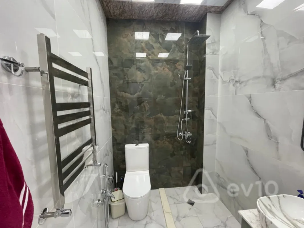 Kirayə verilir 2 otaqlı yeni tikili 70 m²