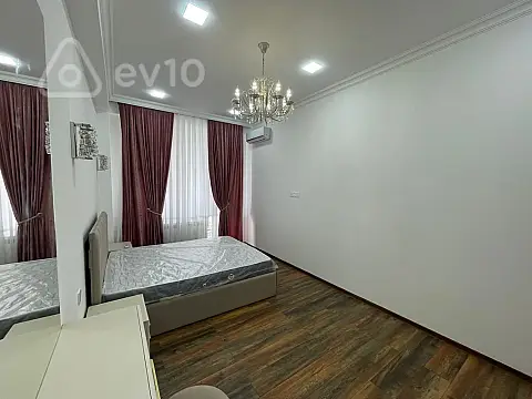Kirayə verilir 2 otaqlı yeni tikili 70 m²