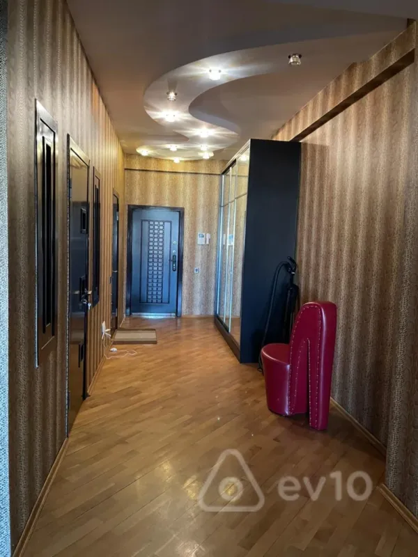 Kirayə verilir 3 otaqlı yeni tikili 121 m²