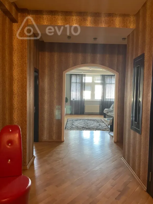 Kirayə verilir 3 otaqlı yeni tikili 121 m²