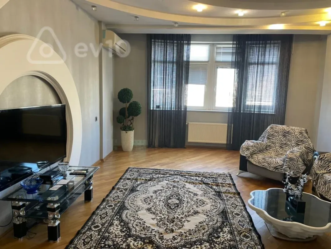 Kirayə verilir 3 otaqlı yeni tikili 121 m²