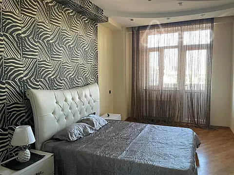 Kirayə verilir 3 otaqlı yeni tikili 121 m²