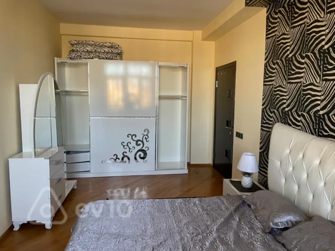 Kirayə verilir 3 otaqlı yeni tikili 121 m²