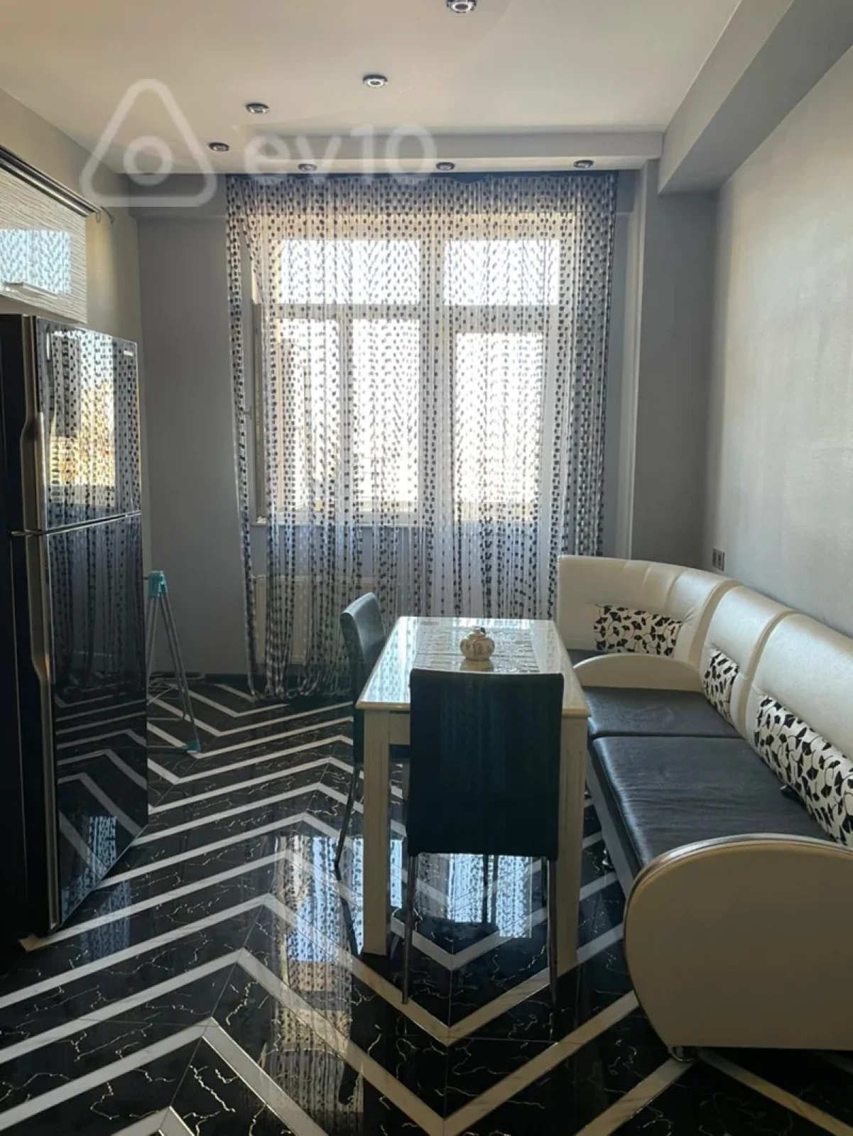 Kirayə verilir 3 otaqlı yeni tikili 121 m²