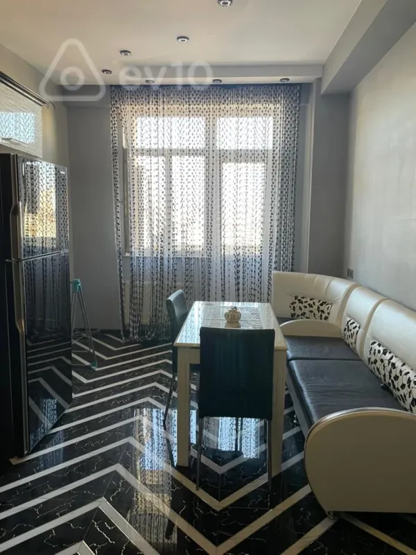 Kirayə verilir 3 otaqlı yeni tikili 121 m²