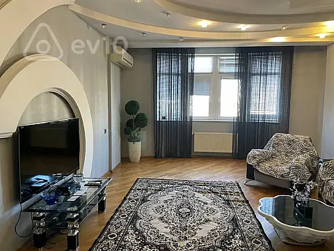 Kirayə verilir 3 otaqlı yeni tikili 121 m²