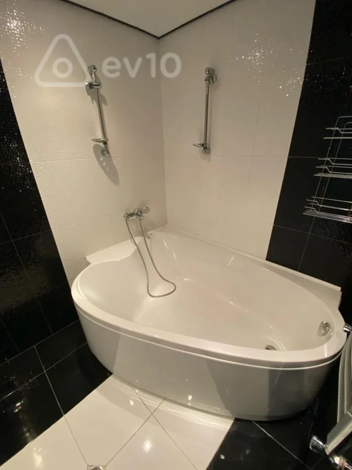 Kirayə verilir 2 otaqlı yeni tikili 77 m²