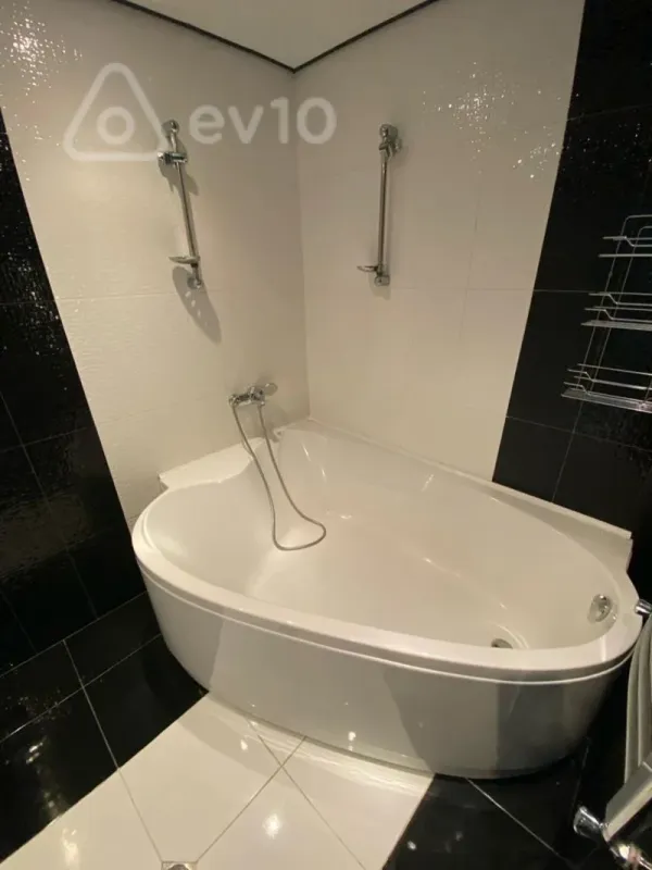 Kirayə verilir 2 otaqlı yeni tikili 77 m²