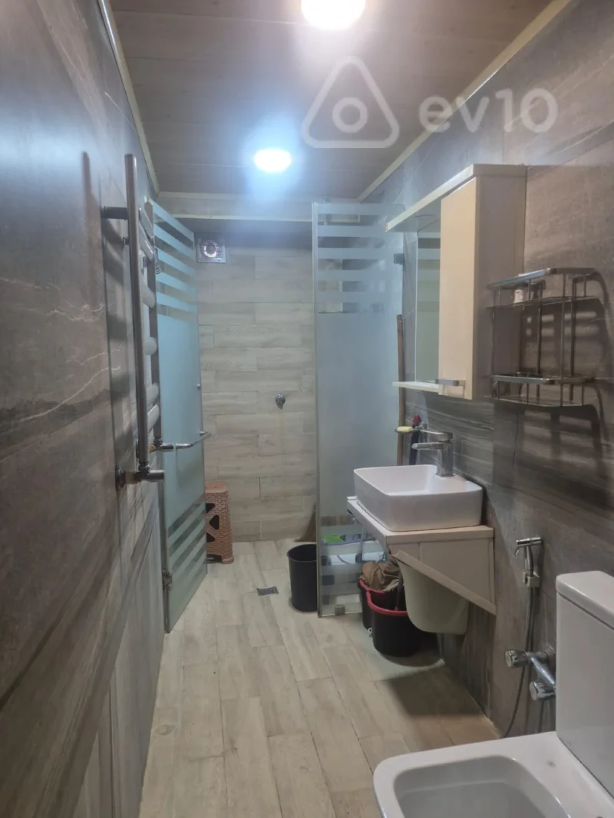 Kirayə verilir 3 otaqlı köhnə tikili 95 m²