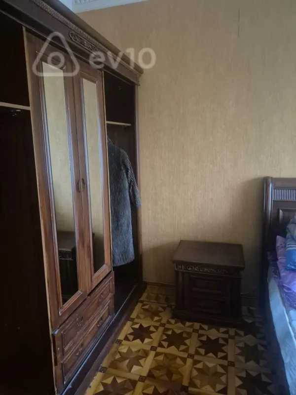 Kirayə verilir 3 otaqlı köhnə tikili 95 m²