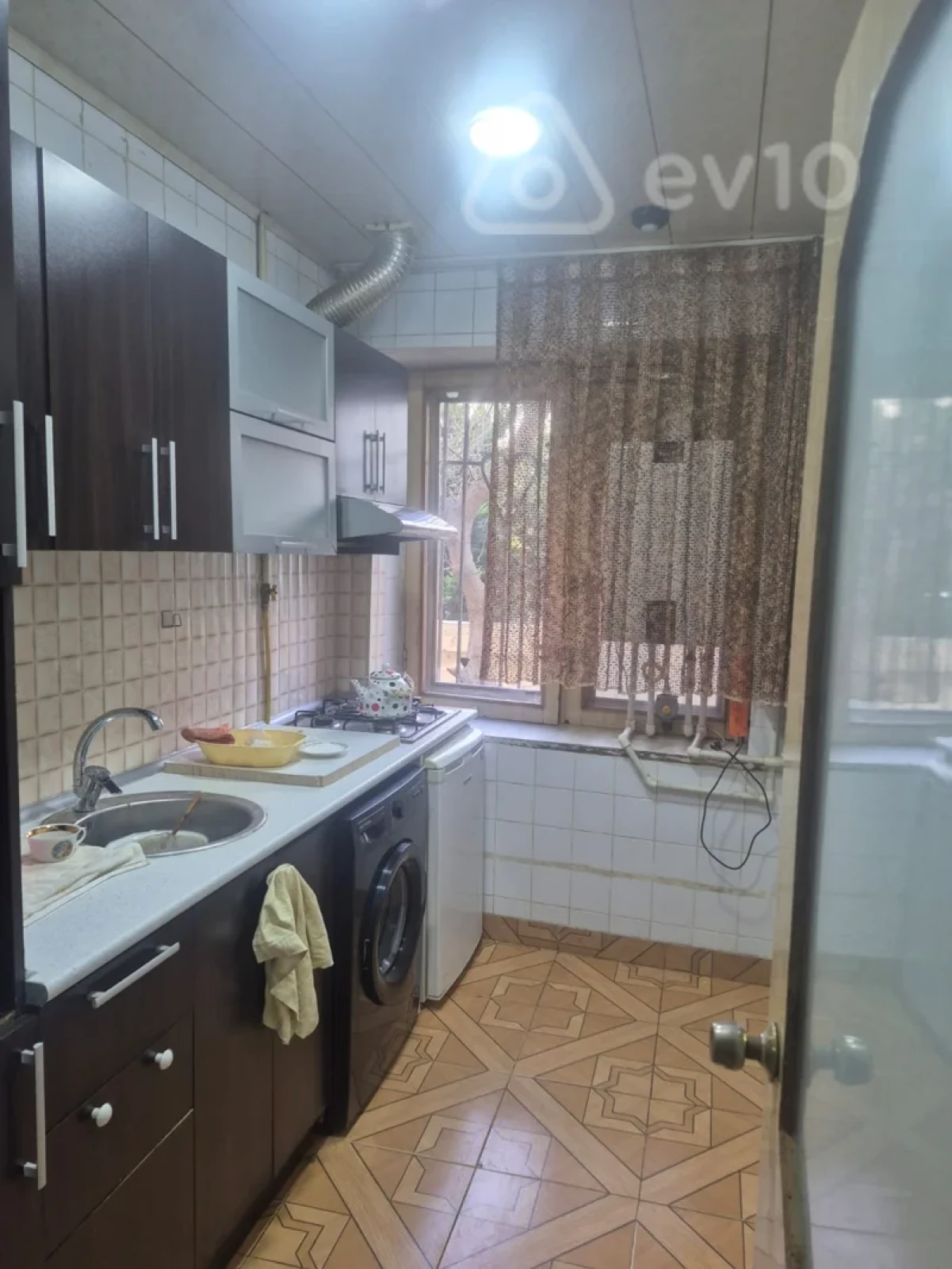 Kirayə verilir 3 otaqlı köhnə tikili 95 m²