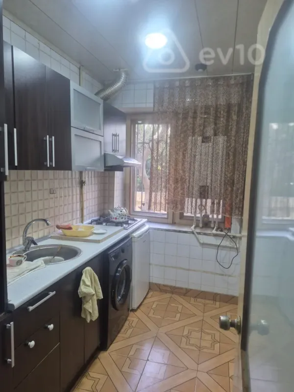 Kirayə verilir 3 otaqlı köhnə tikili 95 m²