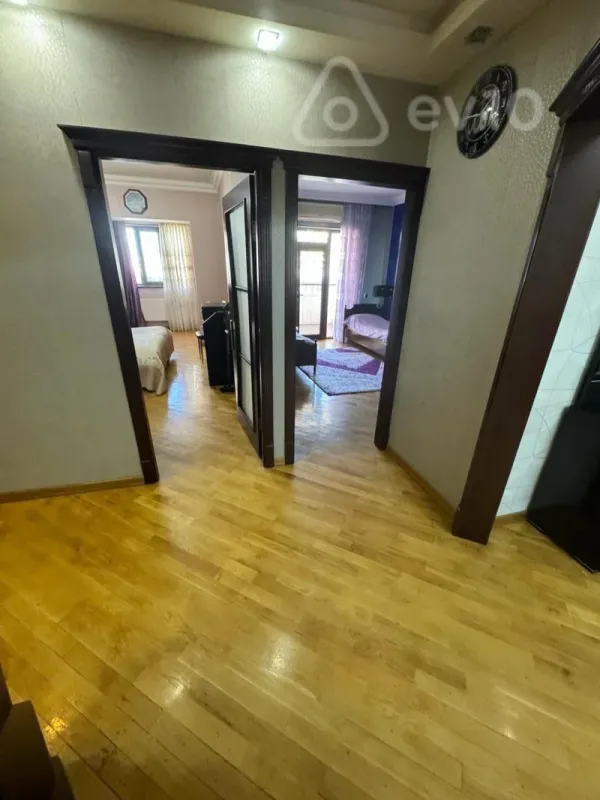 Kirayə verilir 2 otaqlı yeni tikili 70 m²