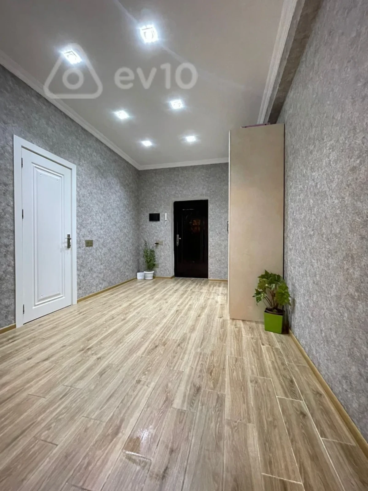 Satılır 2 otaqlı yeni tikili 65 m²