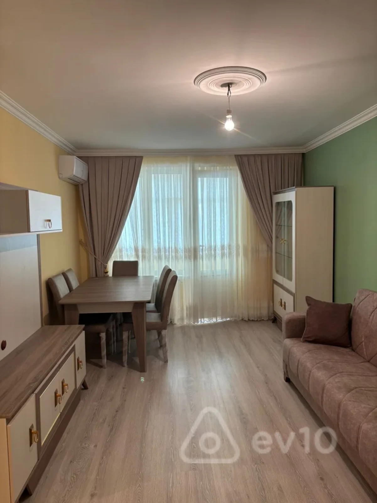 Kirayə verilir 2 otaqlı köhnə tikili 65 m²