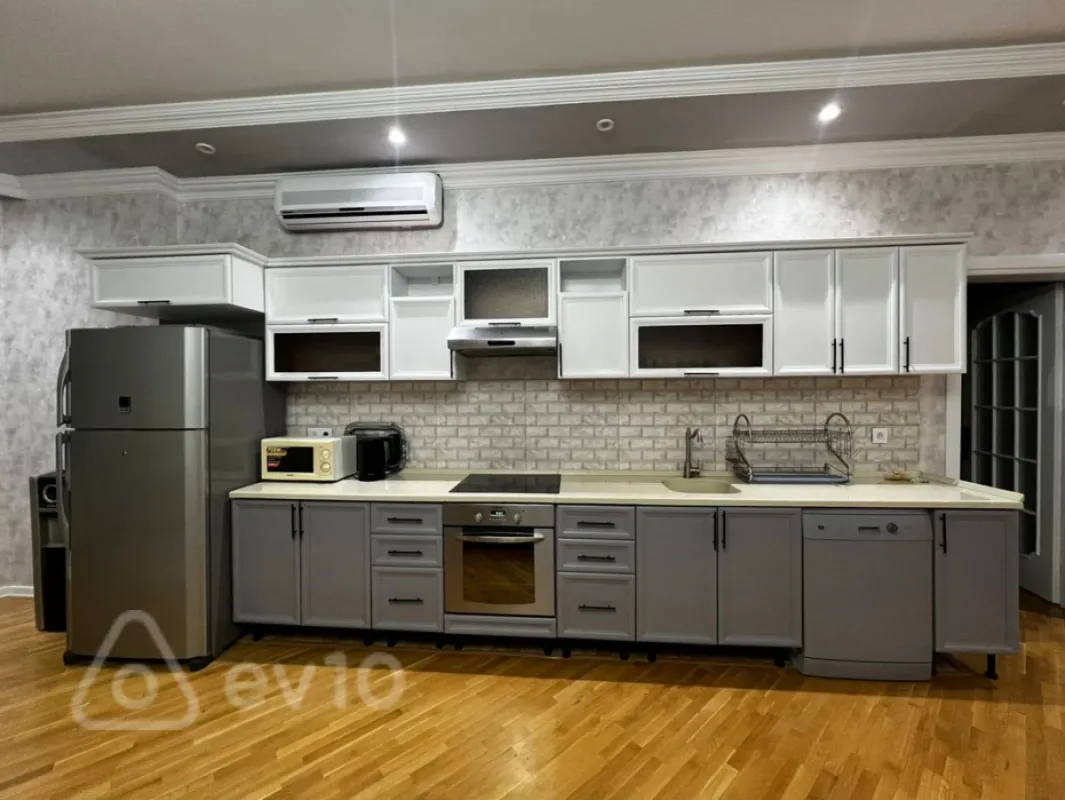 Kirayə verilir 3 otaqlı yeni tikili 123 m²