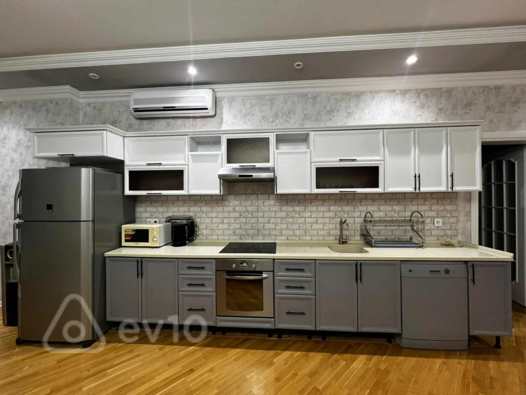 Kirayə verilir 3 otaqlı yeni tikili 123 m²