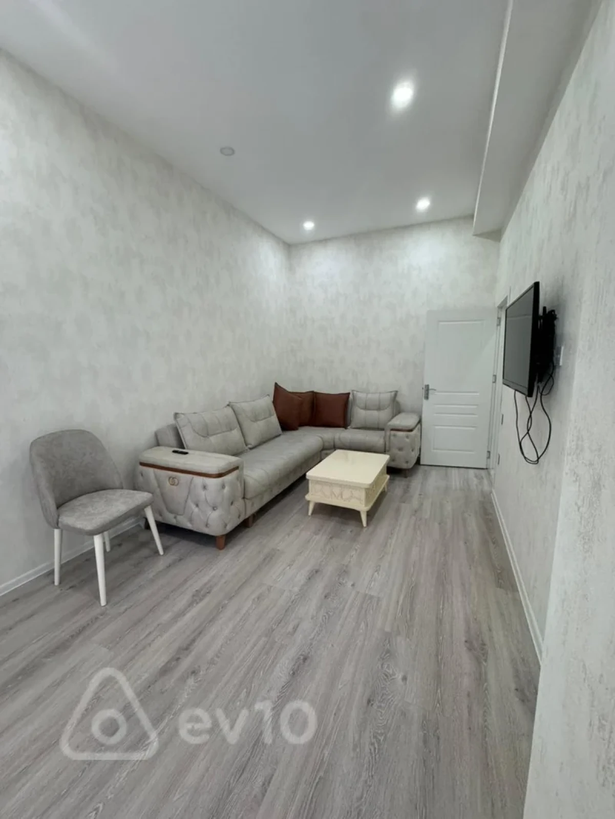 Kirayə verilir 2 otaqlı yeni tikili 66 m²