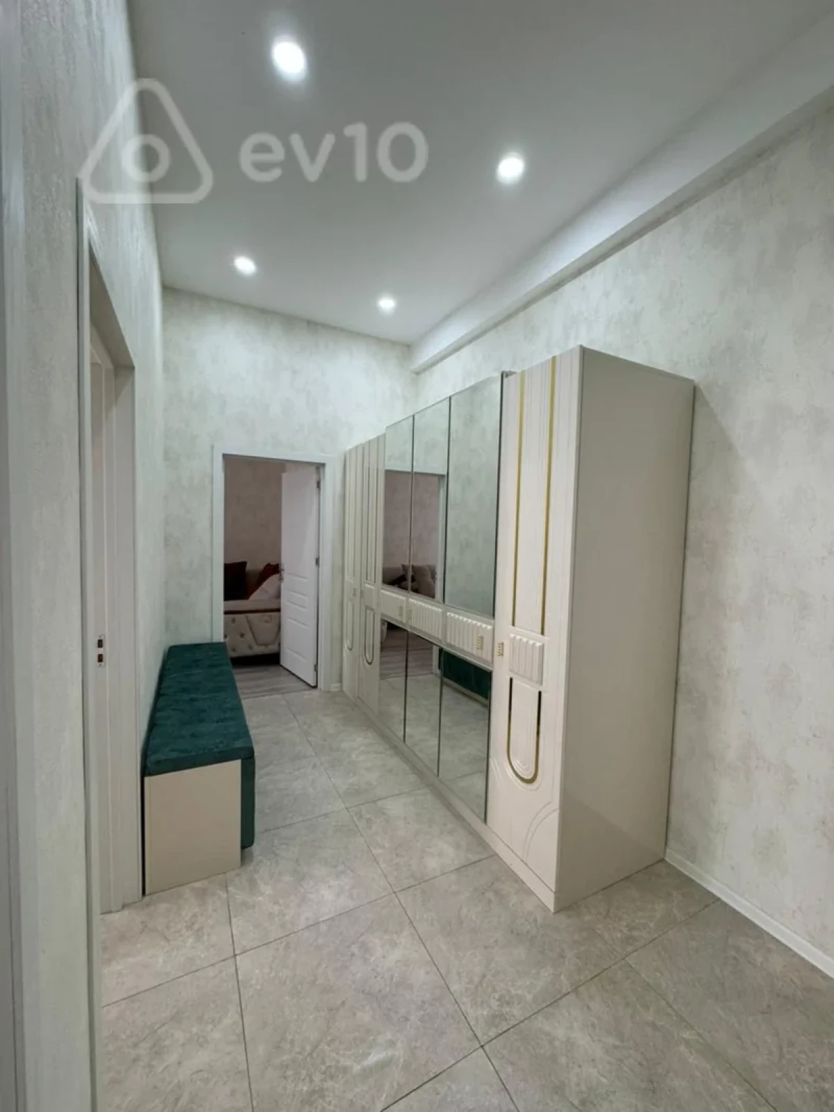 Kirayə verilir 2 otaqlı yeni tikili 66 m²