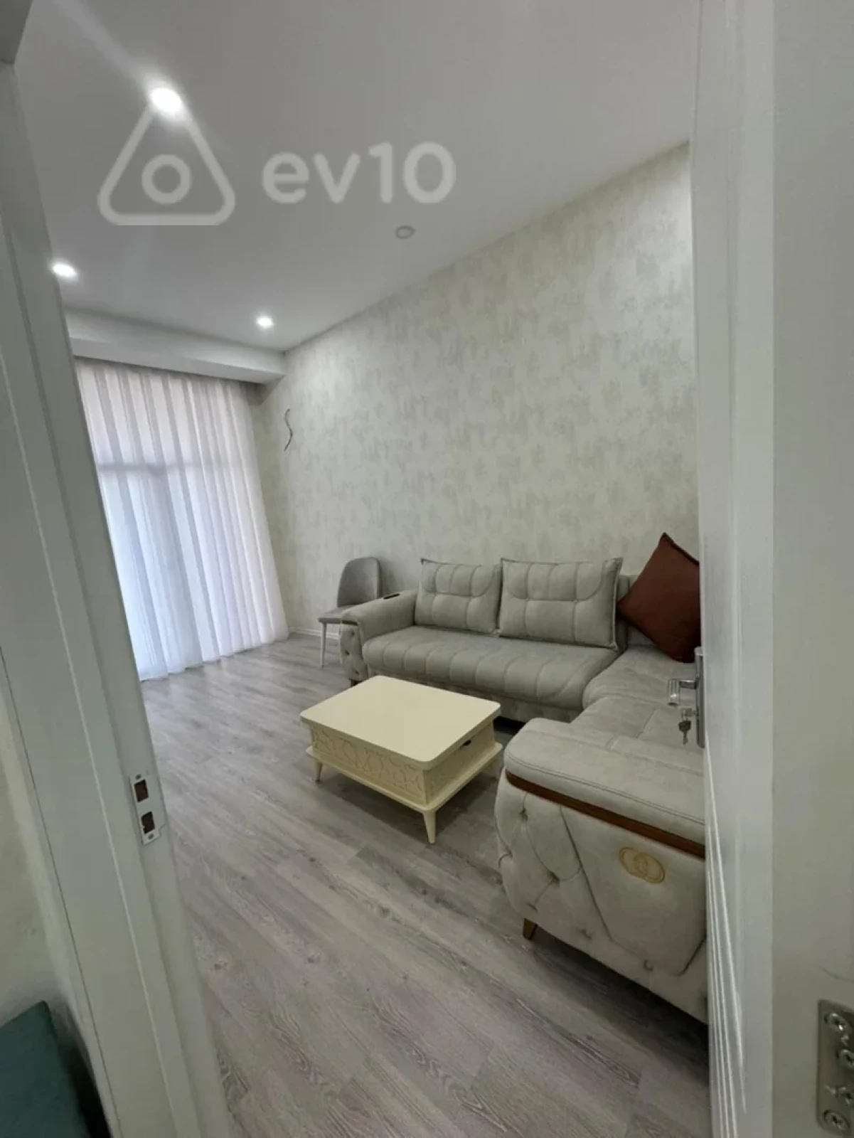 Kirayə verilir 2 otaqlı yeni tikili 66 m²