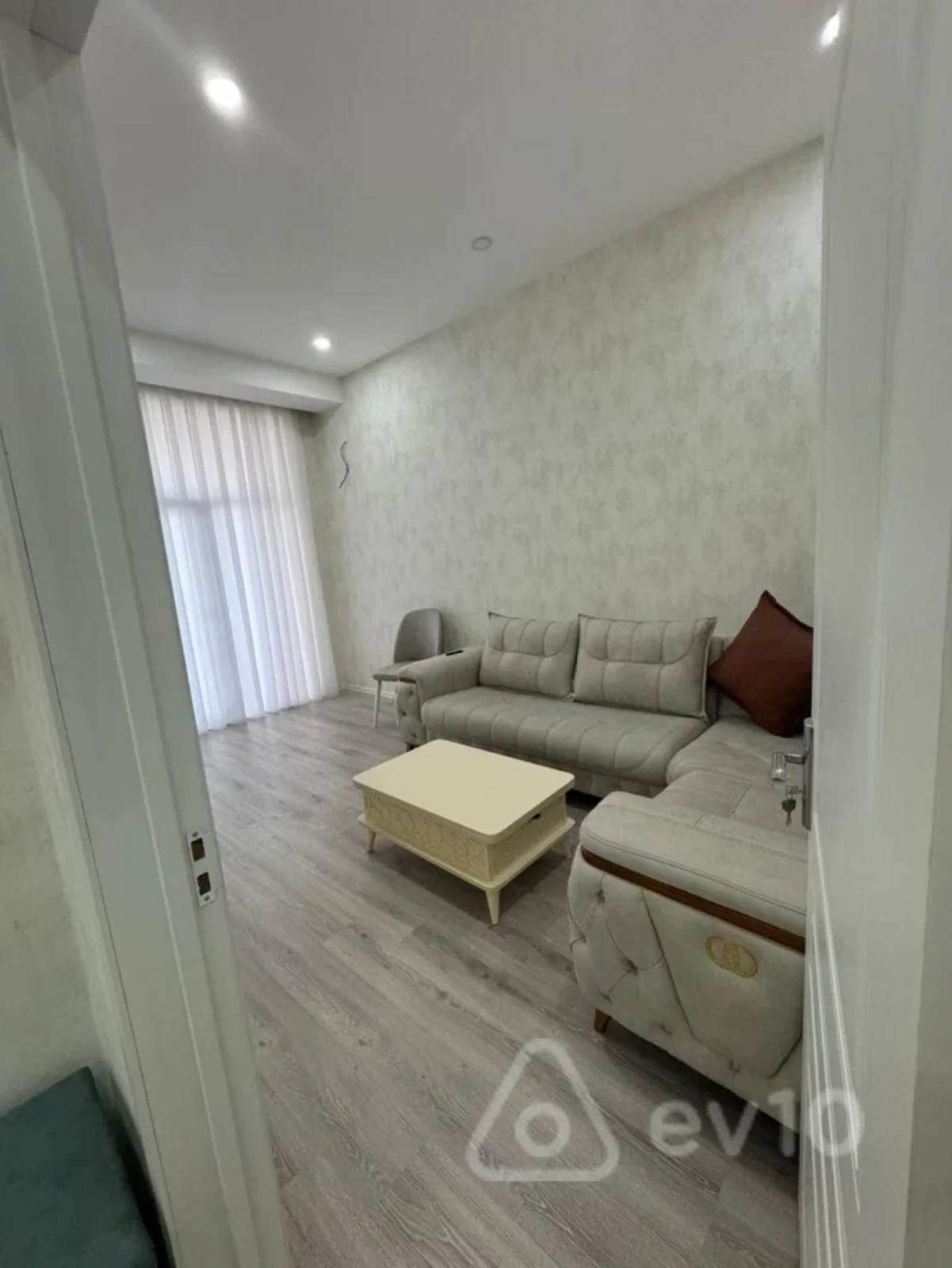 Kirayə verilir 2 otaqlı yeni tikili 66 m²