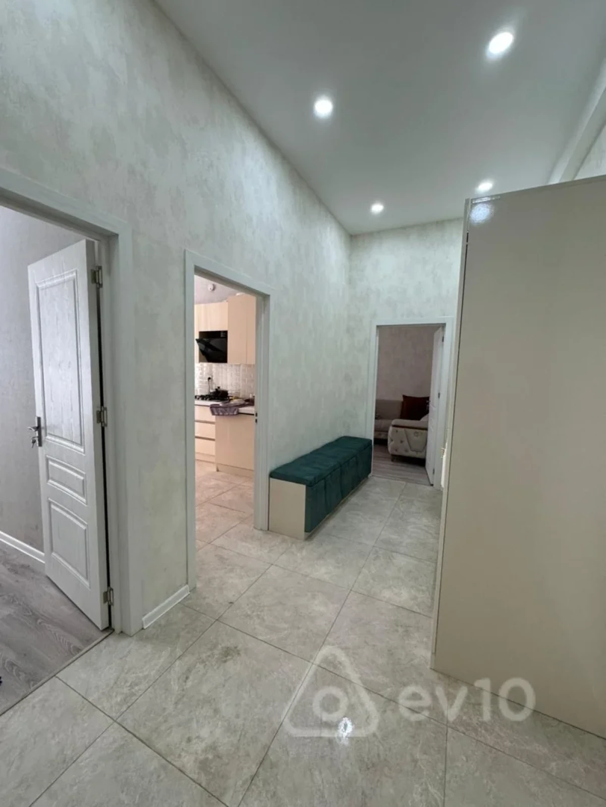 Kirayə verilir 2 otaqlı yeni tikili 66 m²