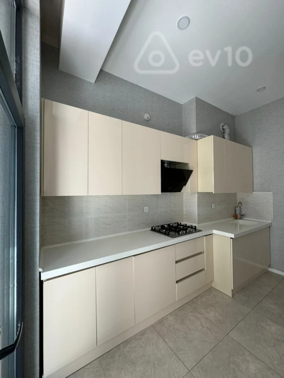 Kirayə verilir 2 otaqlı yeni tikili 66 m²