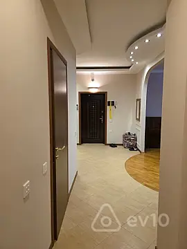 Kirayə verilir 4 otaqlı yeni tikili 139 m²