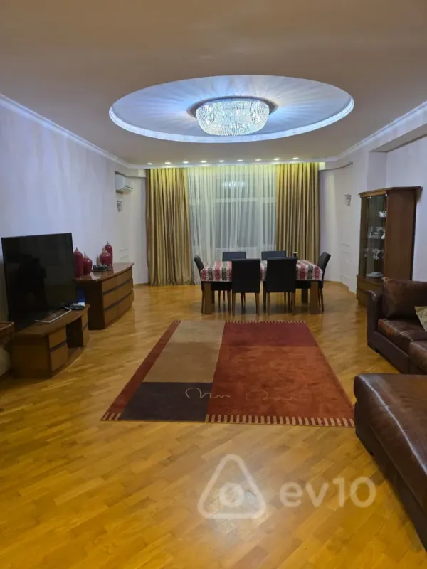 Kirayə verilir 4 otaqlı yeni tikili 139 m²