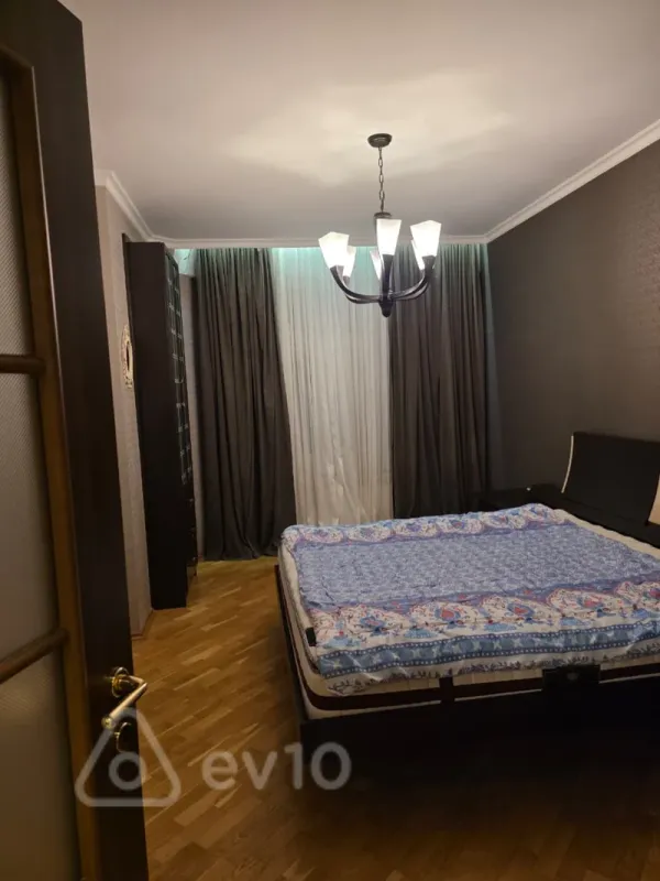 Kirayə verilir 4 otaqlı yeni tikili 139 m²