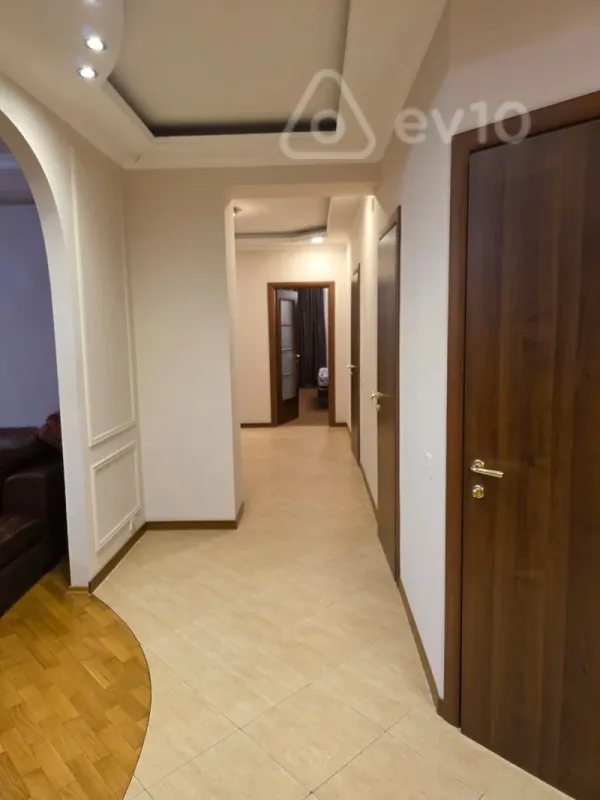 Kirayə verilir 4 otaqlı yeni tikili 139 m²