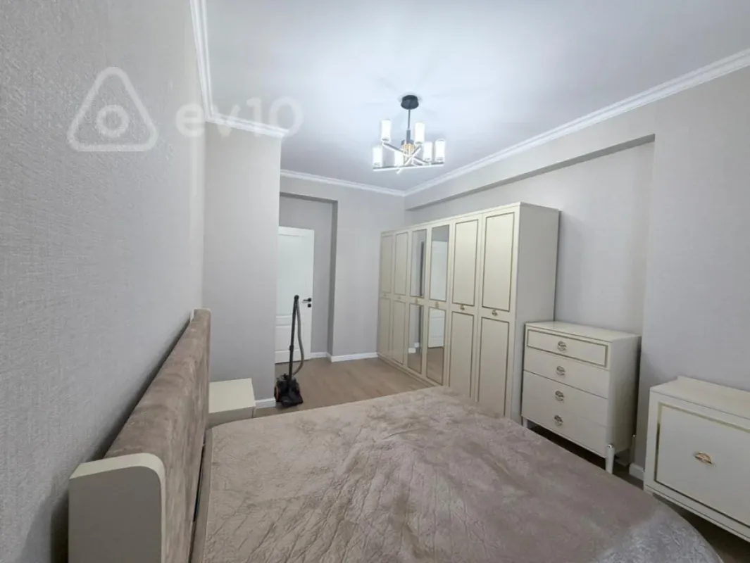 Kirayə verilir 3 otaqlı yeni tikili 80 m²
