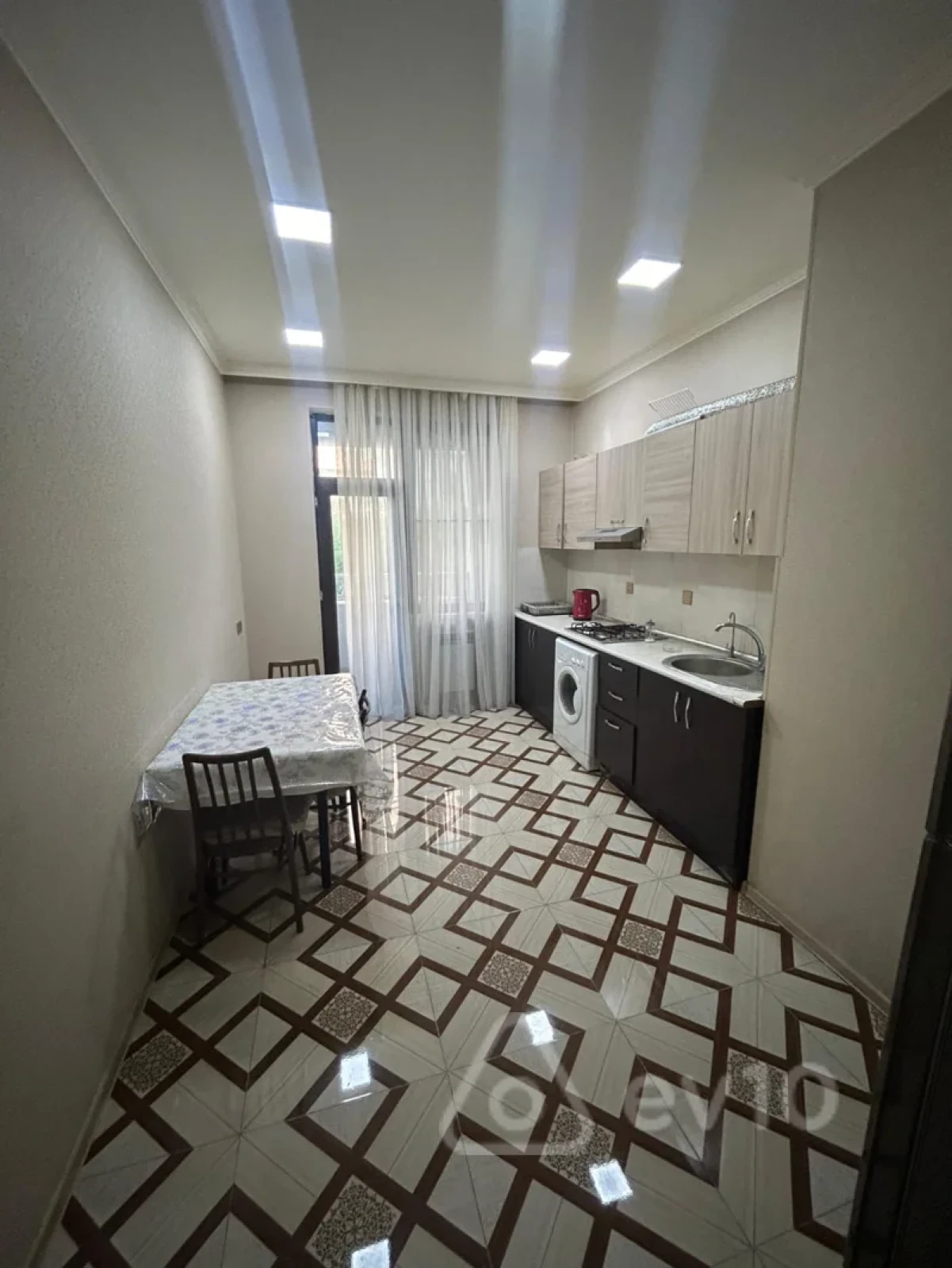 Kirayə verilir 3 otaqlı yeni tikili 127 m²