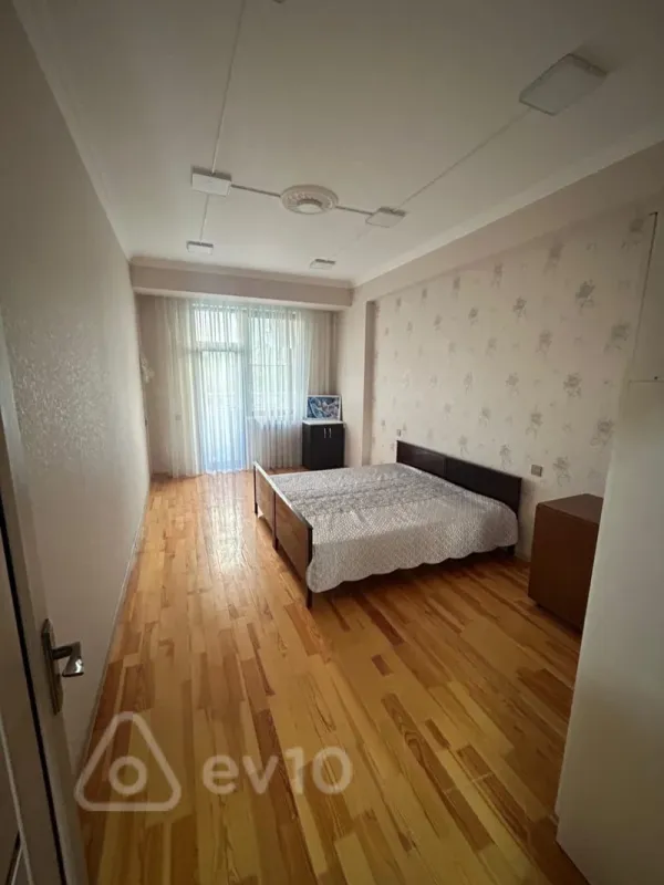 Kirayə verilir 3 otaqlı yeni tikili 127 m²