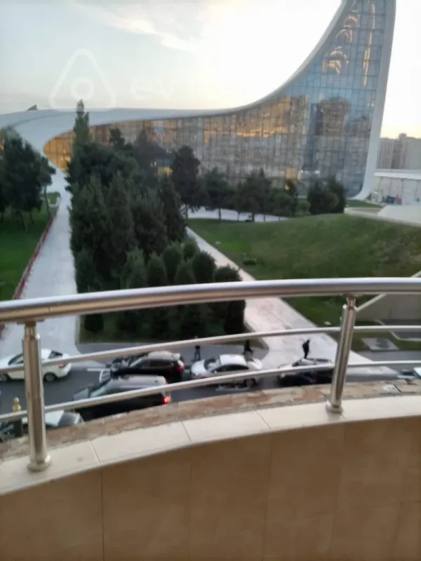 Kirayə verilir 3 otaqlı yeni tikili 100 m²