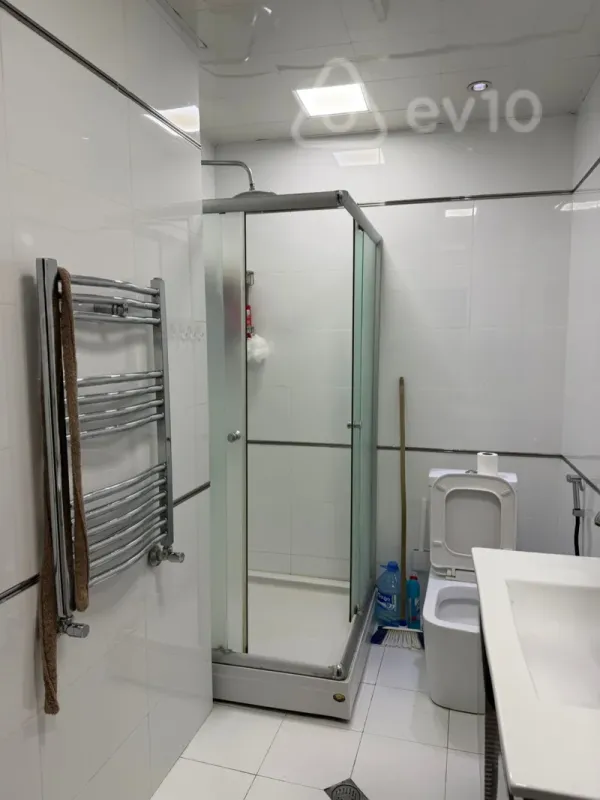 Kirayə verilir 3 otaqlı yeni tikili 130 m²