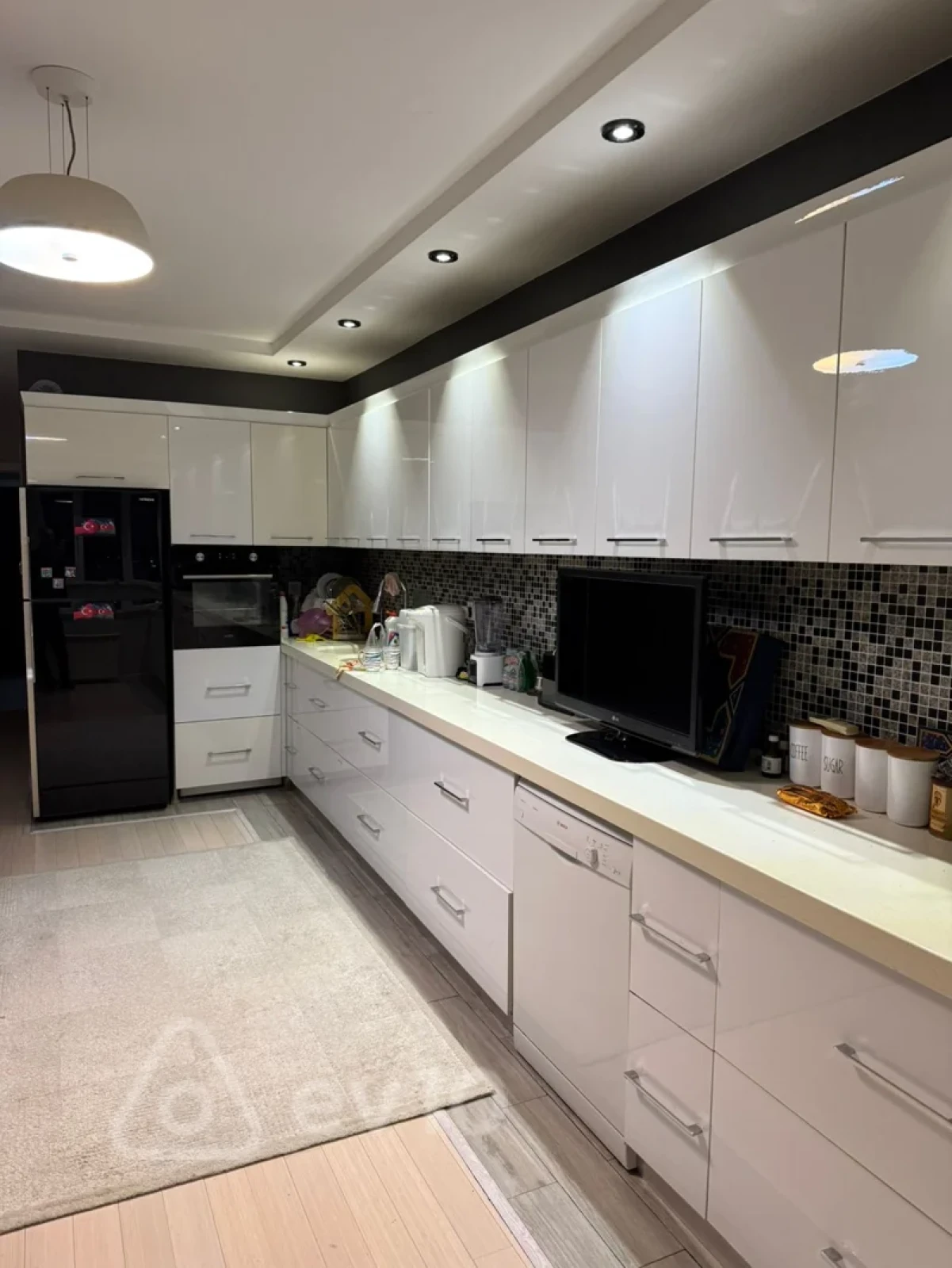 Kirayə verilir 3 otaqlı yeni tikili 130 m²