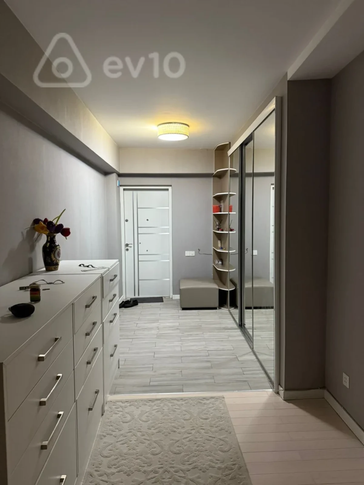 Kirayə verilir 3 otaqlı yeni tikili 130 m²